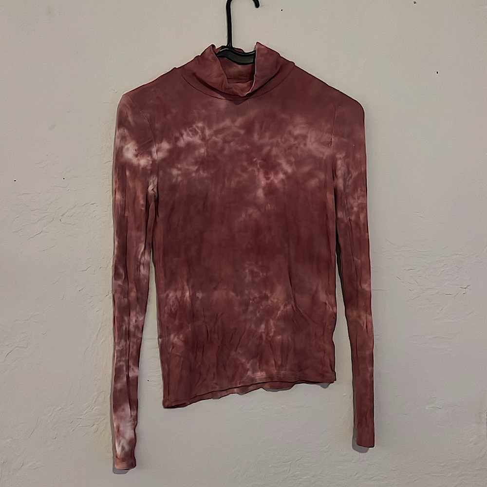 Pink tie dye turtle neck shirt size extra small